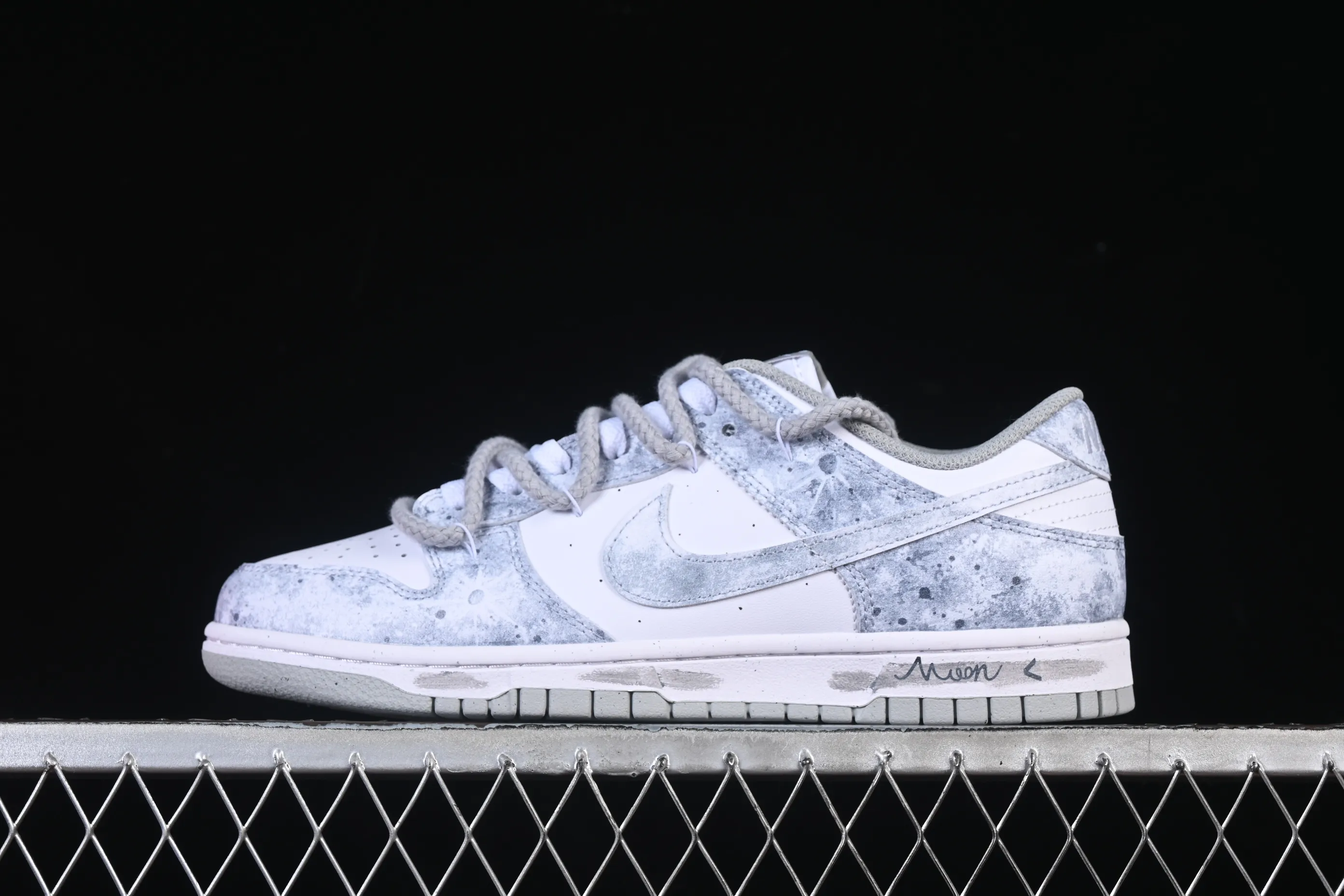 All categories Nk SB Dunk Series Nk SB Dunk Low High-end customized low-top sneakers Nike SB Dunk Low straps Anniversary high-end customized low-top casual sneakers DD1873-113
